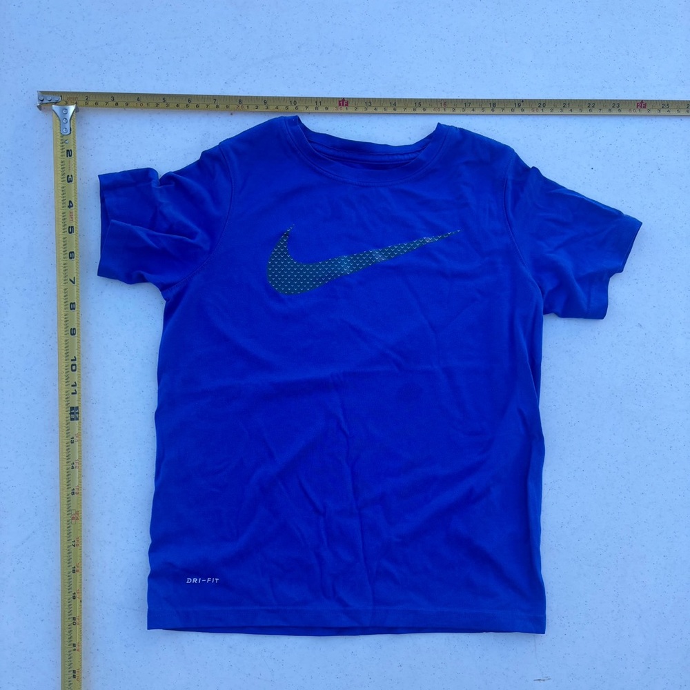 Youth Medium Nike Shirt